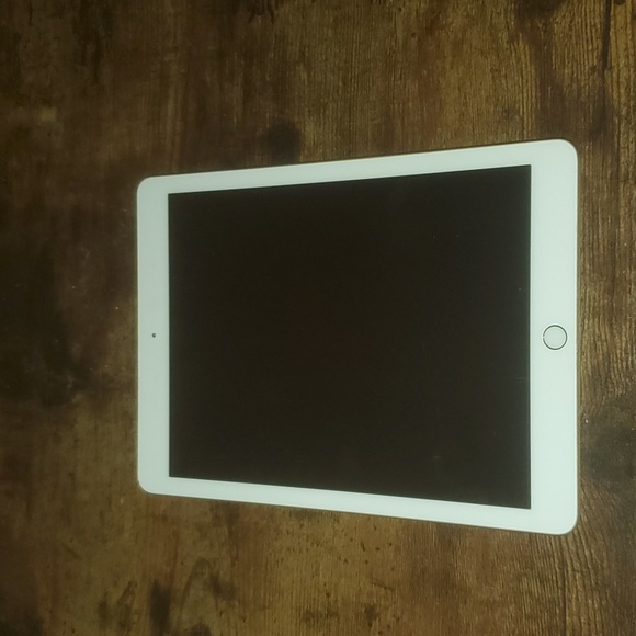 IPad 32GB factory reseted. - Picture 1 of 1